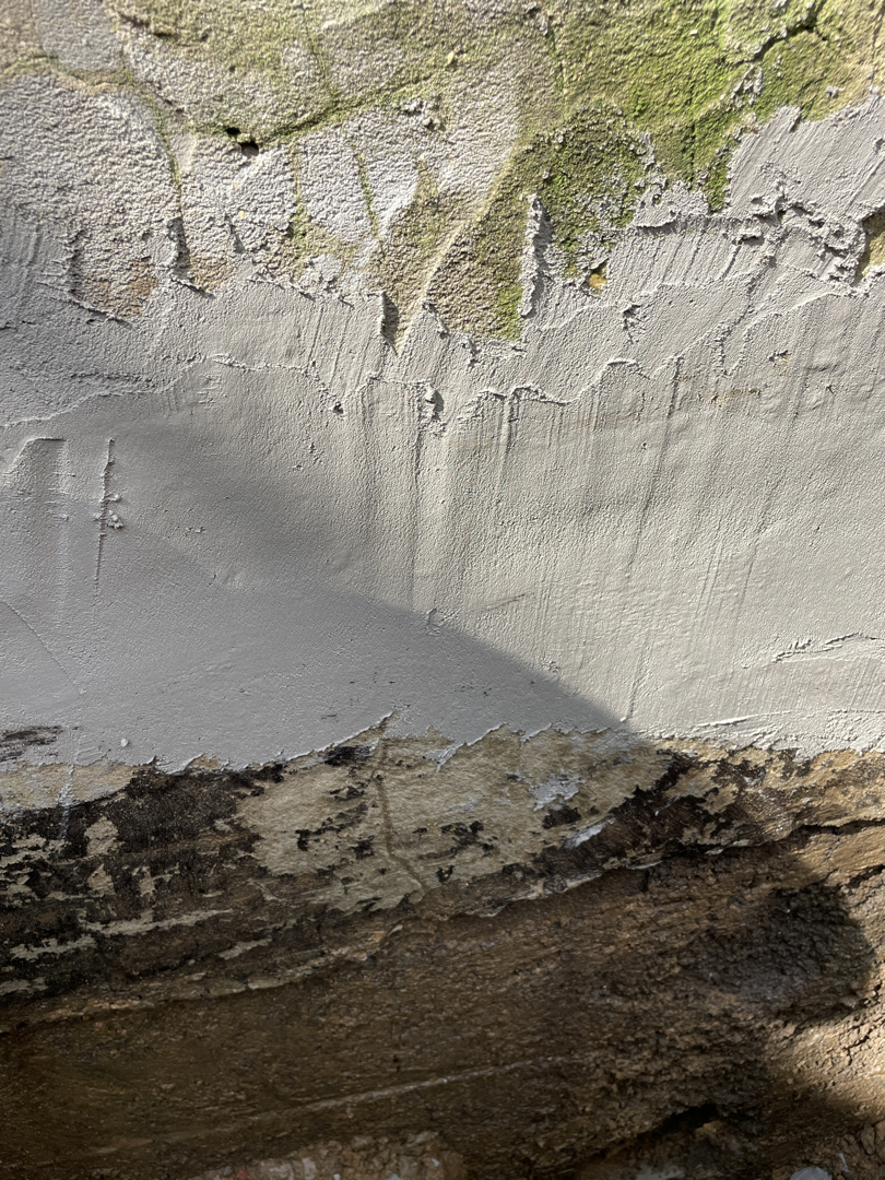 Close view of the cementitious waterproofing coat near the wall base